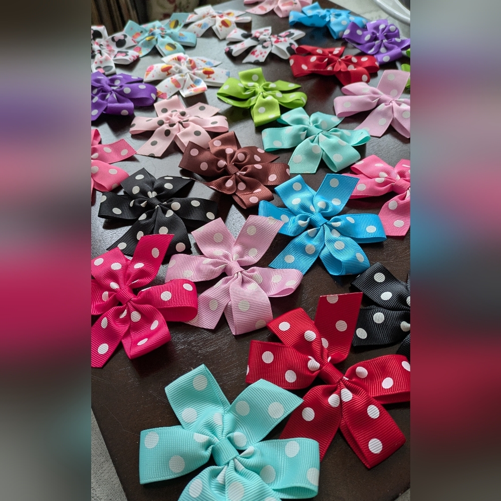 32 Like New 3.5" Clip On Bows Pinwheel. New.